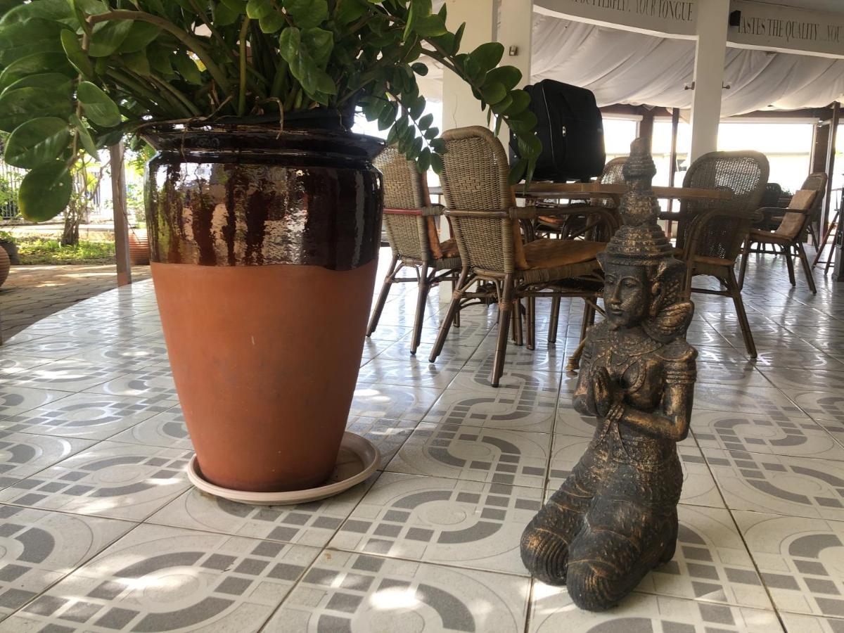 Hotel Bar Restaurant Emergency 911 Sto Lk Group Paramaribo Exterior foto