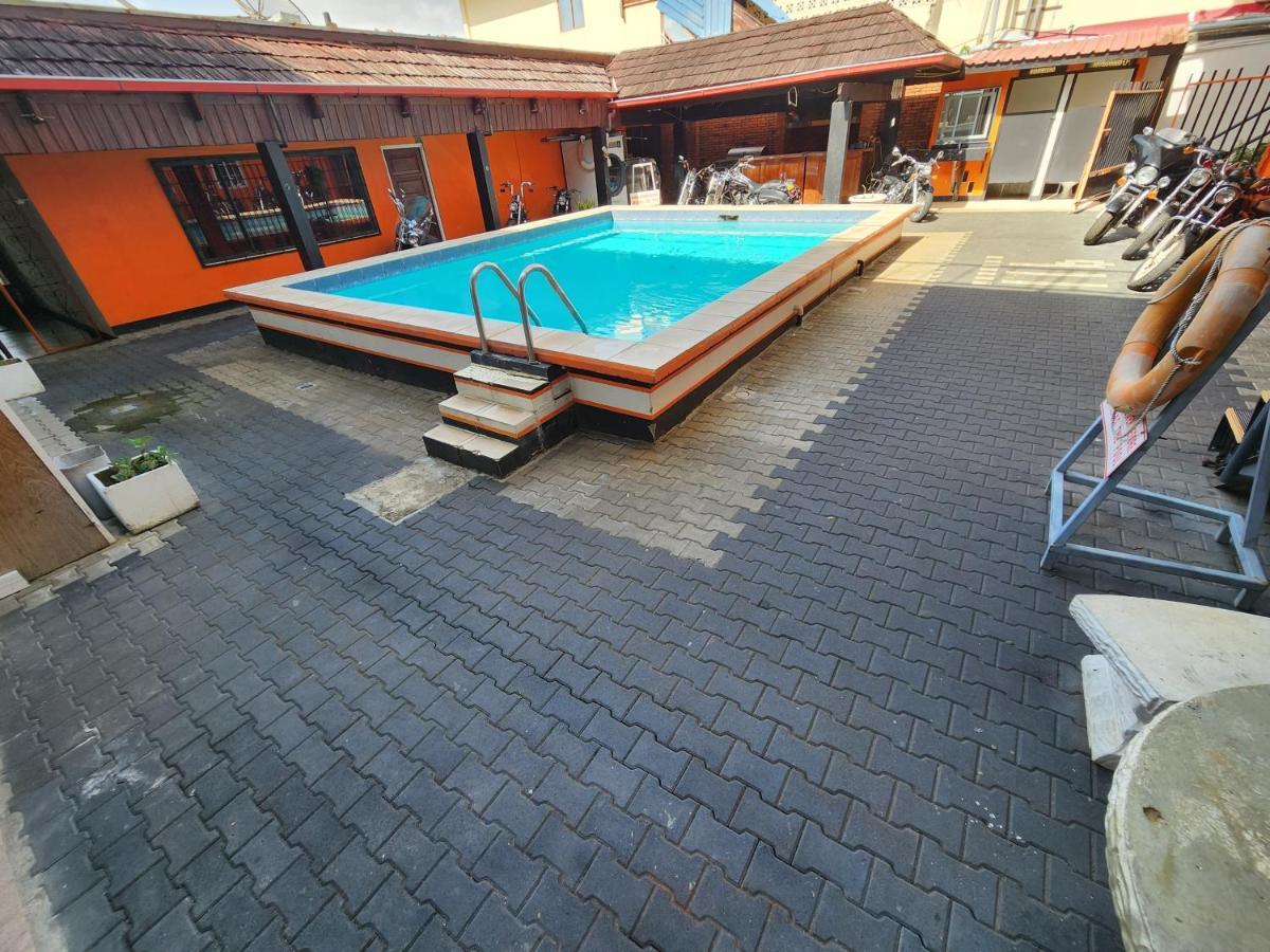 Hotel Bar Restaurant Emergency 911 Sto Lk Group Paramaribo Exterior foto